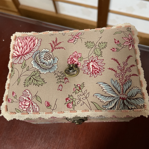 カルトナージュ ミニ裁縫箱 お色がアンティーク風で可愛い‼︎ レース