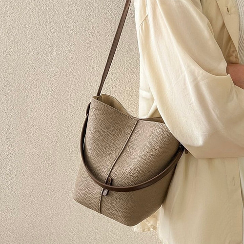 クロスボディバッグ高級感大容量シングルショルダー牛革通勤ソフト