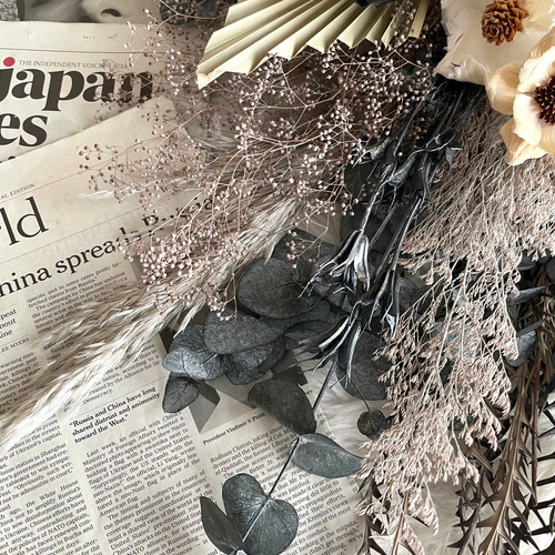 ドライフラワーバンクシアのグレー系モノトーンブーケスワッグ 前撮り