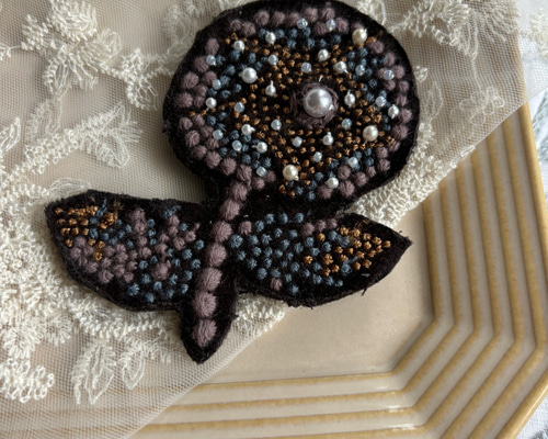 レア＊chumブローチ○ミナペルホネン ブローチ chaki 通販 18453829