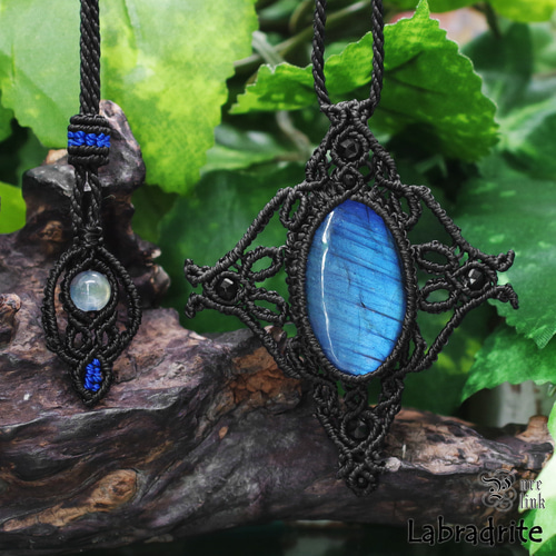 月と太陽を象徴する魔石『ブルーラブラドライト』マクラメ編みトップ