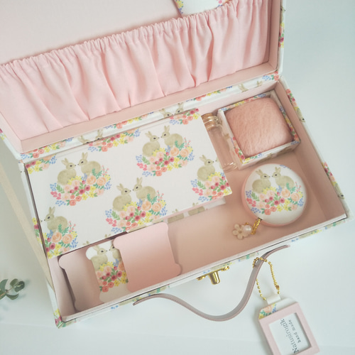 再販トランク型お裁縫箱とカルトナージュのお裁縫道具のセット