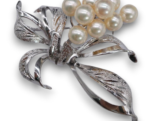 アコヤ本真珠ブローチ 強テリ上質花珠級約5.5-5.8mmベビー日本産あこや