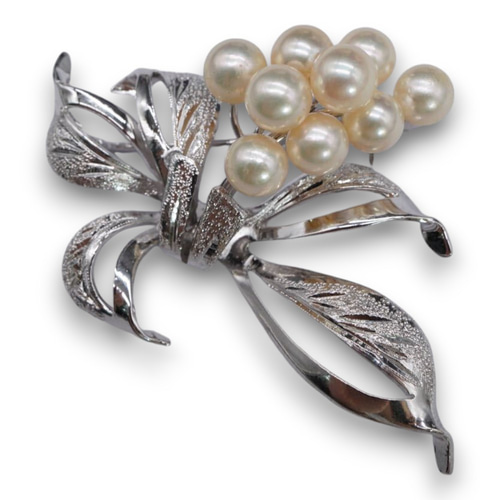 アコヤ本真珠ブローチ 強テリ上質花珠級約5.5-5.8mmベビー日本産あこや