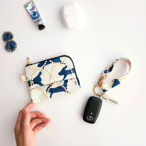 ミナペルホネンtambourine×runrunrunのストラップ付きマルチポーチ