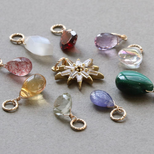 天然石チャーム4点が選べる＋スター（CZ） チャーム5点セット — Dress