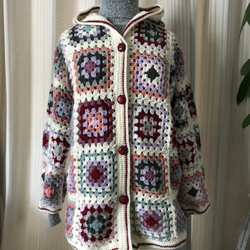 ☆グラニースクエアのフード付きカーディガン☆フリーサイズ 編み物