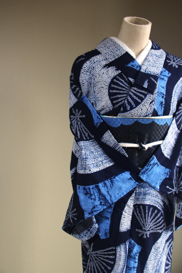 ◇現代 有松鳴海絞 浴衣◇【濃紺青黒】他にはない個性が光る扇の配置