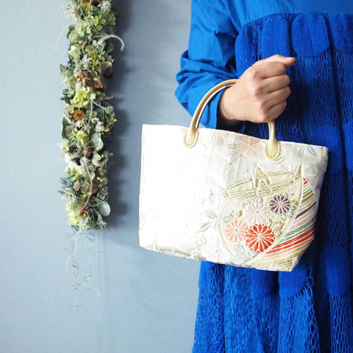 一点物】着物帯リメイクバッグ｜繊細な花と葉模様×上品ホワイト