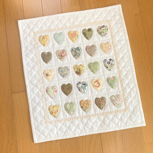 ハートのパッチワークタペストリー パッチワークキルトタペストリー