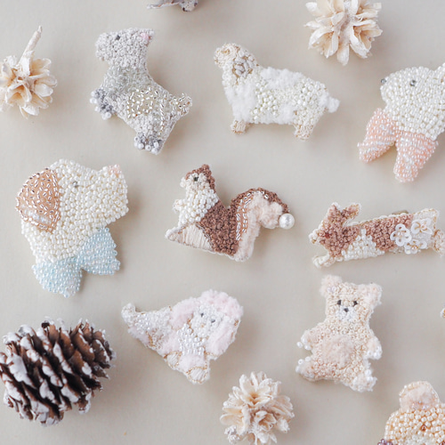 ひつじのブローチ / バッグチャーム ✴︎ 刺繍 ビーズ ブローチ kei