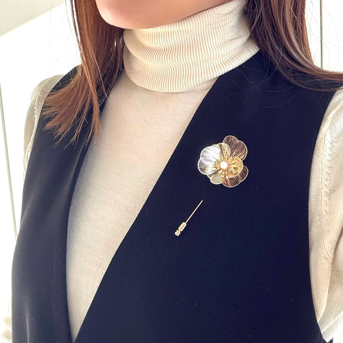 翌日発送☆【卒業/入学✳︎】透かしメタルフラワーブローチ☆*ピン