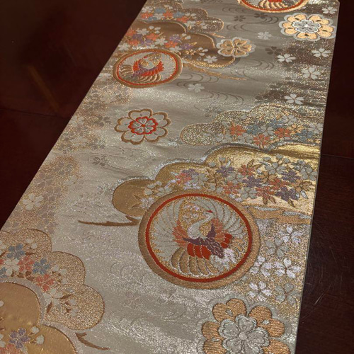 2838豪華刺繍の素敵な帯リメイク タッセル付正絹テーブルランナー