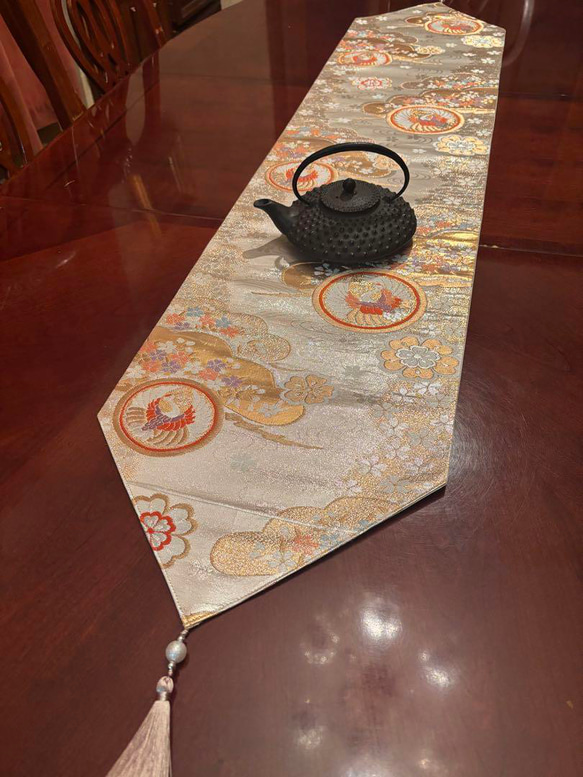 2838豪華刺繍の素敵な帯リメイク タッセル付正絹テーブルランナー