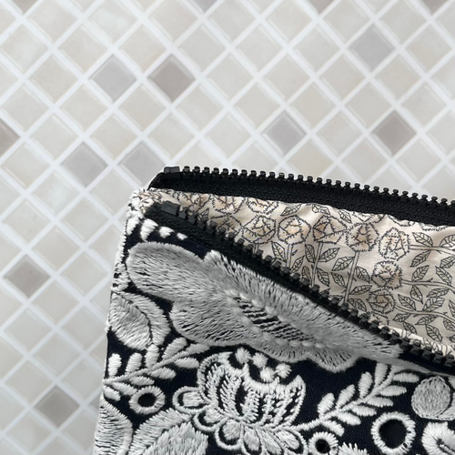 mina perhonen smile flower ミニ ポーチ ミナペルホネン の刺繍生地