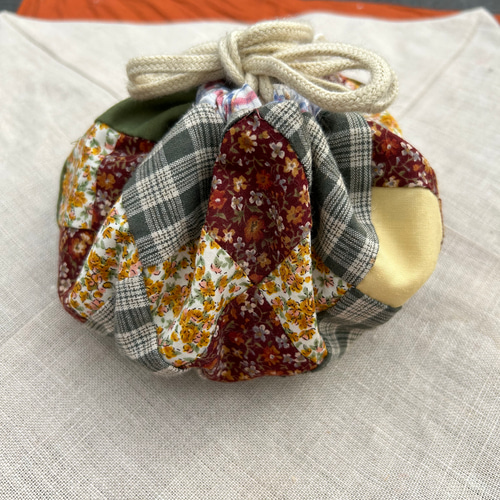 レトロアメリカ パッチワーク 針山巾着 カラフルネイチャー 巾着袋