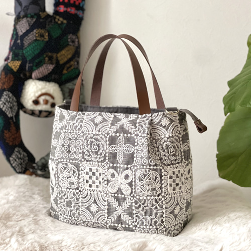 ⚮̈ミナペルホネン forest tile beige かくれんぼトート タック入