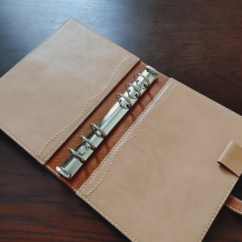 システム手帳 レザーカービング バイブルサイズ 革 手帳 王様とゆ