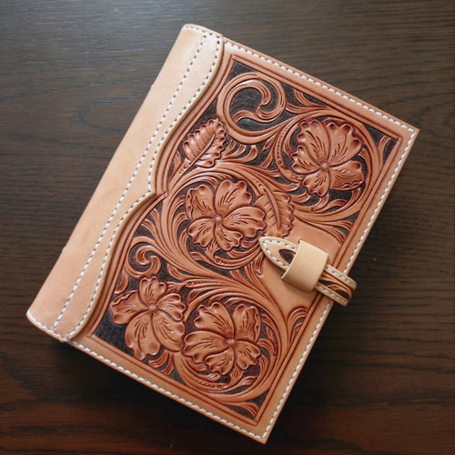 システム手帳 レザーカービング バイブルサイズ 革 手帳 王様とゆ