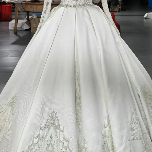 王道派！高級サテン くるみボタン編み上げ 長袖冬婚2025春婚 上品な