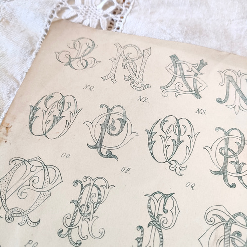 6】たくさん18枚！ フランス アンティーク イニシャル 手刺繍 端切れ 6