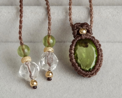 1点もの】ペリドットのネックレス * マクラメ編み天然石アクセサリー