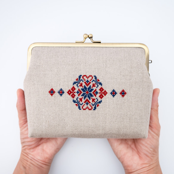 受注制作】大きめリネンがま口ポーチ 赤と青のコントラストが魅力の