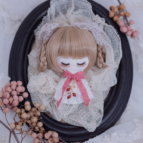 手のひらサイズ 約7.5cm 小さなコットンドールブローチ「ベリーローズ