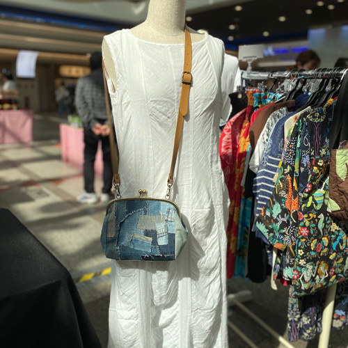 デニムリメイクちょっと大きめがま口財布「方除」これ1つでお出かけ