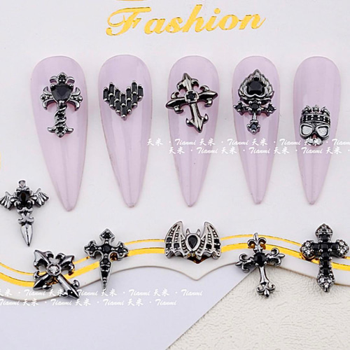 P620黒《1個》ネイルパーツ 十字架 クロス ロック 地雷系 量産型
