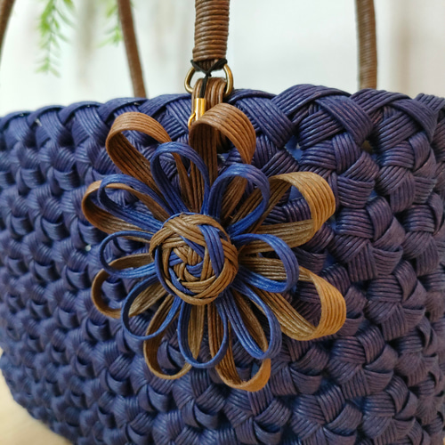 花編みかごバッグM 紺 クラフトバンド かごバッグ 野々太郎 通販
