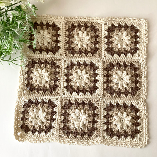 送料込〉立体的な花モチーフのカバー マルチカバー お花のモチーフ