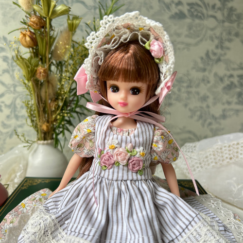 No.1 1/6サイズドール向け リボン刺繍ボンネット＆エプロンドレス