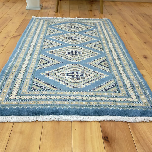 肌触りがシルクのようなウールの手織り絨毯 パキスタン絨毯 シルク