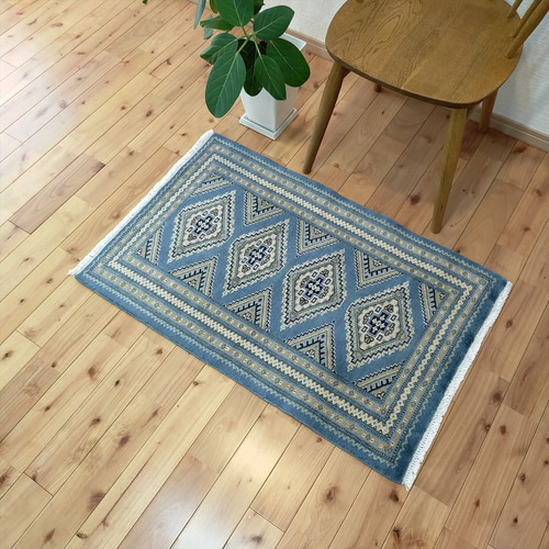 肌触りがシルクのようなウールの手織り絨毯 パキスタン絨毯 シルク