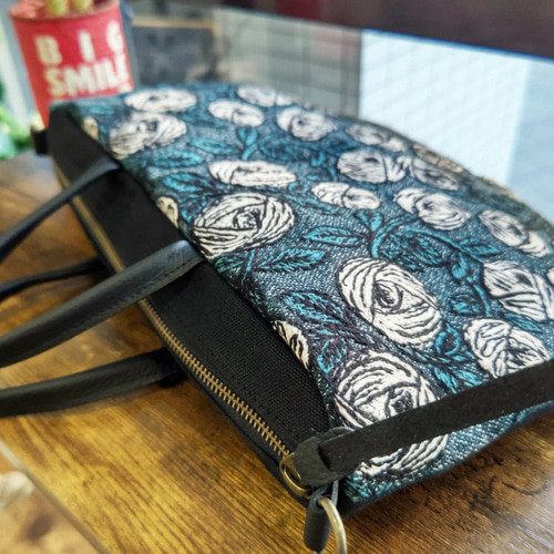 ミナペルホネン/rosyロージィーブルーグリーン/ラウンドMサイズmina