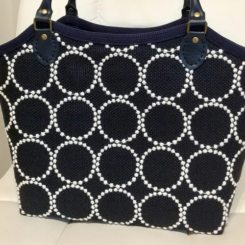 ミナペルホネン タンバリン トートバッグ 持ち手合成皮革 紺色×白 送料