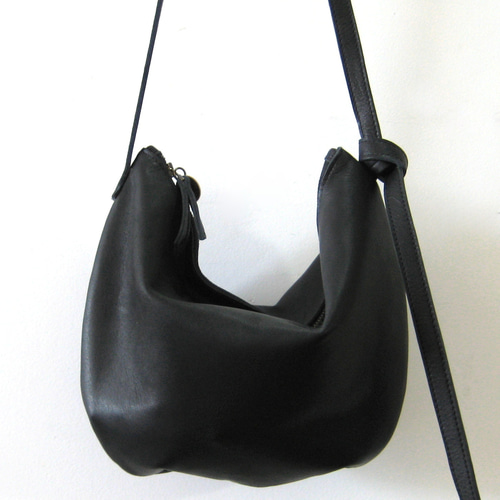 ハーフムーン ブラック 本革製 ミニショルダーバッグ ショルダーバッグ