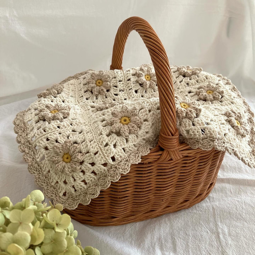 花びらぷっくり手編みマルチカバー 花びらベージュ/グラニースクエア