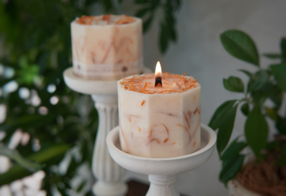 神秘の香木サンダルウッド（白檀）八角ソイキャンドル天然精油