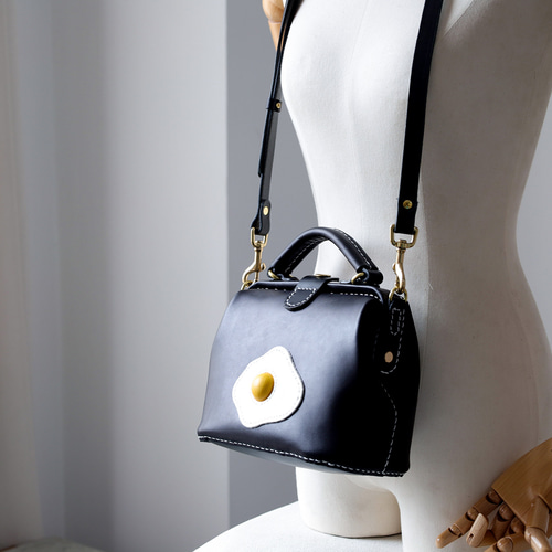 目玉焼き】がま口 本革手作りのレザーショルダーバッグ 総手縫い