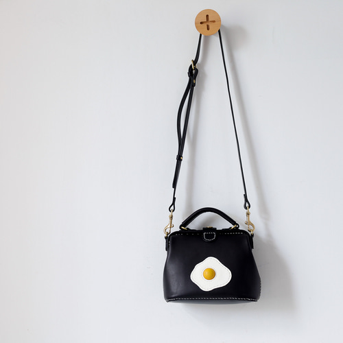 目玉焼き】がま口 本革手作りのレザーショルダーバッグ 総手縫い