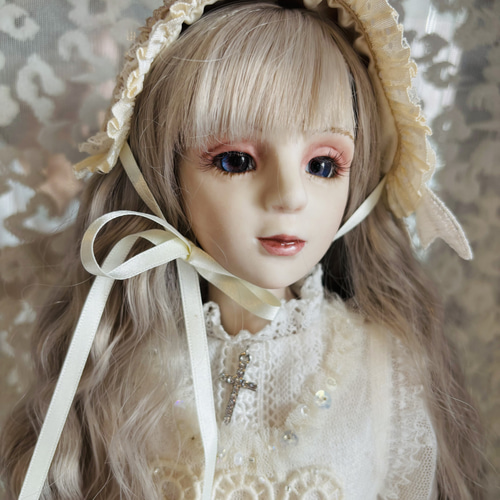 創作球体関節ビスクドール人形 金色の髪の白いアンティーク調ロング