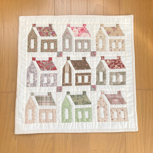 ハウスのパッチワークタペストリー パッチワークキルトタペストリー