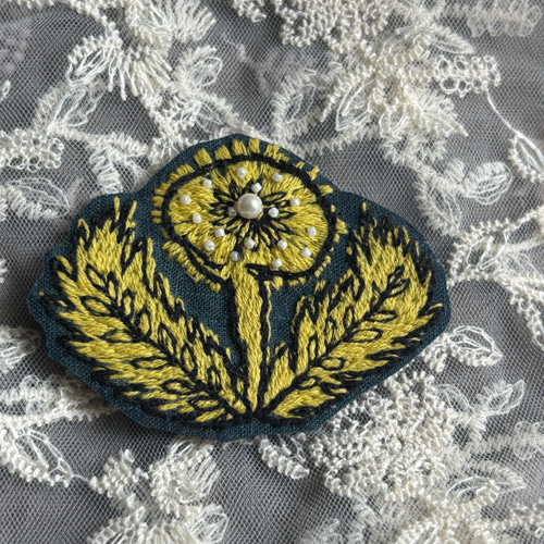 大人気♡たんぽぽブローチ〇ミナペルホネン ブローチ chaki 通販