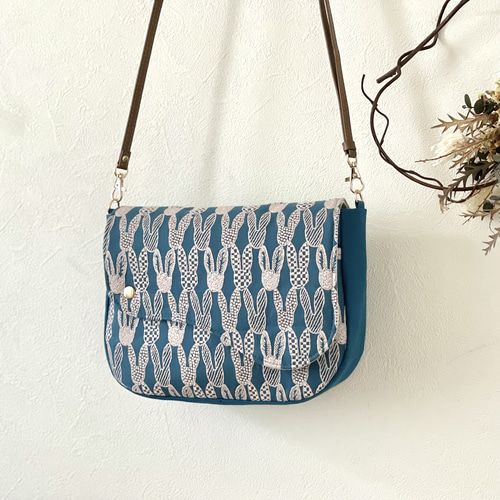 ⚮̈ミナペルホネン pomppia blue ピアノフラップポシェット 蓋付き