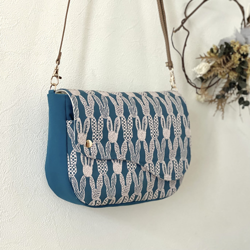 ⚮̈ミナペルホネン pomppia blue ピアノフラップポシェット 蓋付き