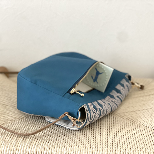 ⚮̈ミナペルホネン pomppia blue ピアノフラップポシェット 蓋付き