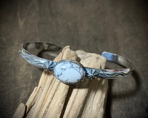 ホワイトバッファロー シルバー バングル ブレスレット #インディアン