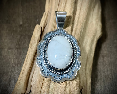 ホワイトバッファロー シルバー ネックレス ペンダント # インディアン